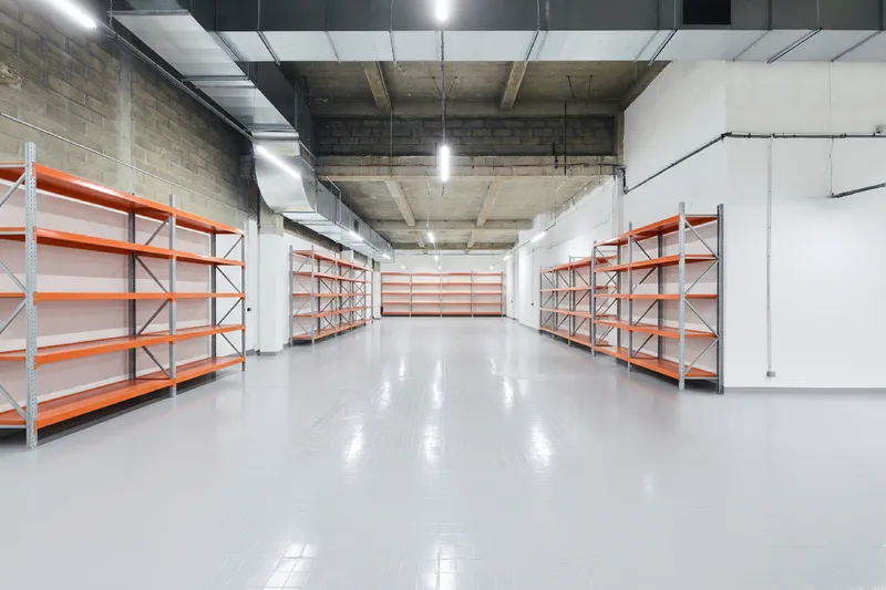 Grand entrepôt logistique à Montreuil – vue 1