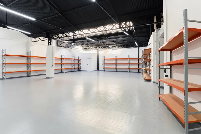 Entrepôt professionnel moyen à Montreuil – vue 3