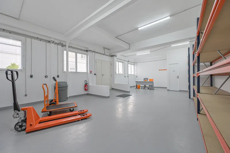 Entrepôt compact de stockage à Montreuil – vue 2